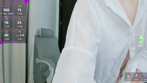 Snapshot of strawberry_loveee chatting on 9, 11, 2025 strawberry_loveee online show from 9, 11, 2025