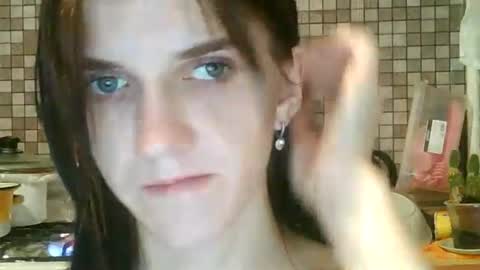 Strawberry Storm online show from 22, 10, 2025