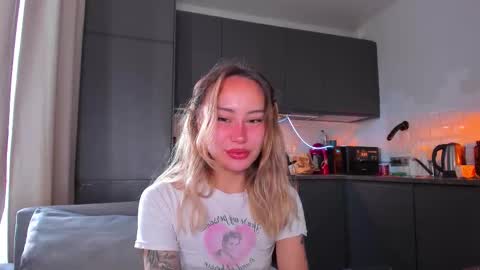 Snapshot of strawberrypie99 chatting on 27, 9, 2025 Tati and Lola online show from 27, 9, 2025