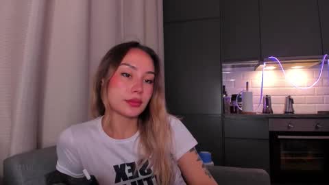 Snapshot of strawberrypie99 chatting on 13, 11, 2025 Tati and Lola online show from 13, 11, 2025