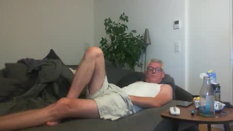 Snapshot of stremic chatting on 10, 9, 2025 stremic online show from 10, 9, 2025
