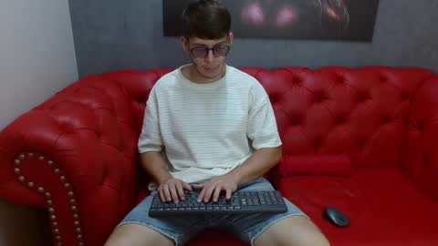 stuart_white online show from 5, 10, 2025