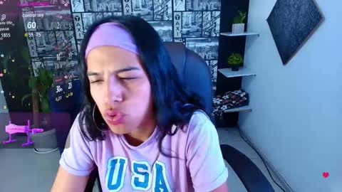 Snapshot of sub_scarlett_ chatting on 3, 12, 2025 sub_scarlett_ online show from 3, 12, 2025