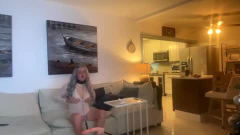 Sissy Isabella online show from 18, 12, 2025