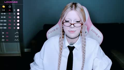 Snapshot of succubus_leslie chatting on 11, 10, 2025 succubus_leslie online show from 11, 10, 2025