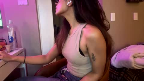 Snapshot of suckmythong410104 chatting on 12, 12, 2024 SaraSabeen online show from 12, 12, 2024