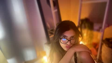 Snapshot of suckmythong410104 chatting on 17, 12, 2024 SaraSabeen online show from 17, 12, 2024