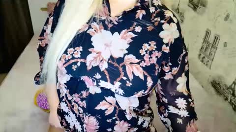 Snapshot of sugarkissx chatting on 11, 11, 2025 sugarkissx online show from 11, 11, 2025