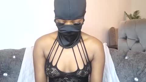 maskedtemptress online show from 8, 10, 2025