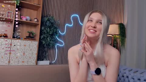 Snapshot of summer_lilac chatting on 26, 1, 2025 Nelly online show from 26, 1, 2025