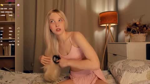 Snapshot of summer_lilac chatting on 19, 10, 2025 Nelly online show from 19, 10, 2025