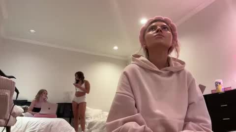 Snapshot of summerclarke2 chatting on 9, 10, 2025 summerclarke2 online show from 9, 10, 2025