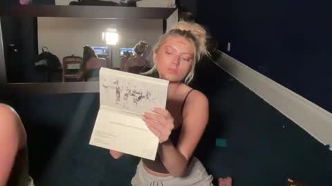 Snapshot of summerclarke2 chatting on 10, 10, 2025 summerclarke2 online show from 10, 10, 2025