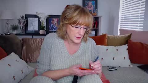 SummerKnightzzz online show from 4, 11, 2025