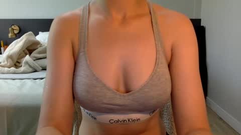 Snapshot of summerrrrrrrrr chatting on 26, 12, 2024 The real sugar baby Sam Summer online show from 26, 12, 2024