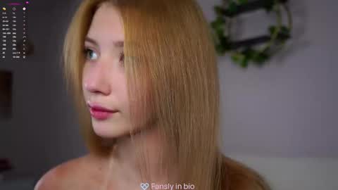 Snapshot of sunnmoonn chatting on 15, 10, 2025 Lily online show from 15, 10, 2025