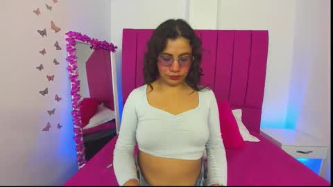 Sunny Smiith online show from 5, 11, 2025