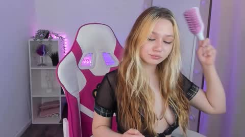 Snapshot of sunshine_angela chatting on 16, 10, 2025 ANGELA online show from 16, 10, 2025