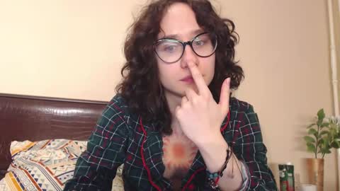 Snapshot of sunshinehella chatting on 9, 2, 2025 Hella online show from 9, 2, 2025