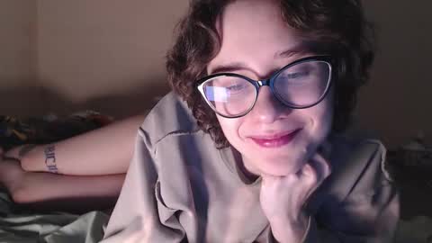 Snapshot of sunshinehella chatting on 6, 11, 2025 Hella online show from 6, 11, 2025