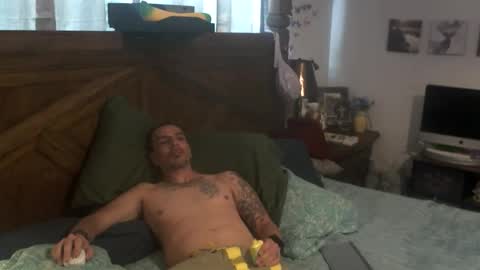 Snapshot of superd512 chatting on 30, 10, 2025 Guero Cash online show from 30, 10, 2025