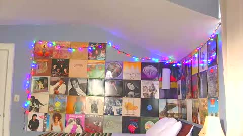 Snapshot of surferboy672 chatting on 17, 12, 2025 surferboy672 online show from 17, 12, 2025