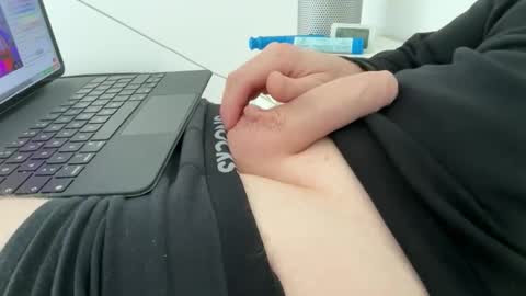 Snapshot of surfstar81 chatting on 10, 9, 2025 surfstar81 online show from 10, 9, 2025