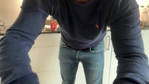 Snapshot of surfstar81 chatting on 24, 9, 2025 surfstar81 online show from 24, 9, 2025