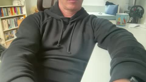 Snapshot of surfstar81 chatting on 30, 9, 2025 surfstar81 online show from 30, 9, 2025