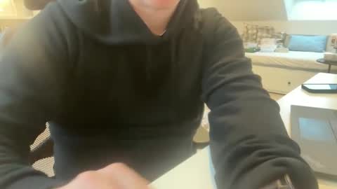 Snapshot of surfstar81 chatting on 18, 11, 2025 surfstar81 online show from 18, 11, 2025