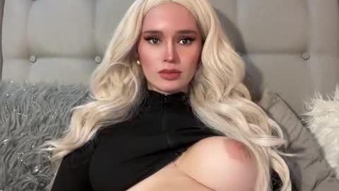 Snapshot of surprisecockmia chatting on 4, 12, 2024 Mia online show from 4, 12, 2024