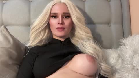 Snapshot of surprisecockmia chatting on 10, 1, 2025 Mia online show from 10, 1, 2025