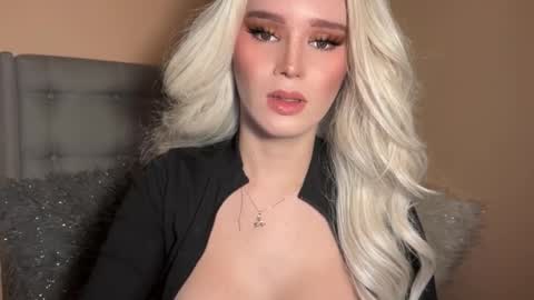 Snapshot of surprisecockmia chatting on 16, 1, 2025 Mia online show from 16, 1, 2025