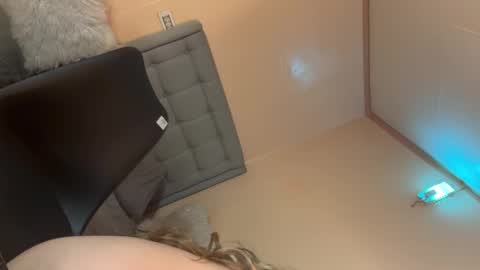 Snapshot of surprisecockmia chatting on 14, 2, 2025 Mia online show from 14, 2, 2025