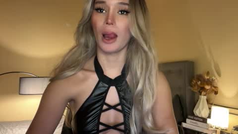 Snapshot of surprisecockmia chatting on 4, 11, 2025 Mia online show from 4, 11, 2025