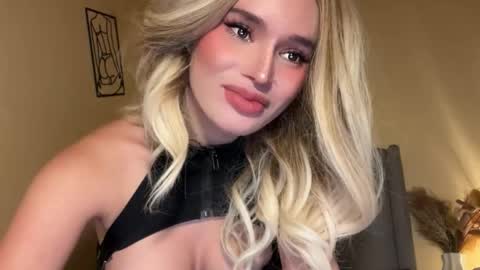 Snapshot of surprisecockmia chatting on 13, 11, 2025 Mia online show from 13, 11, 2025