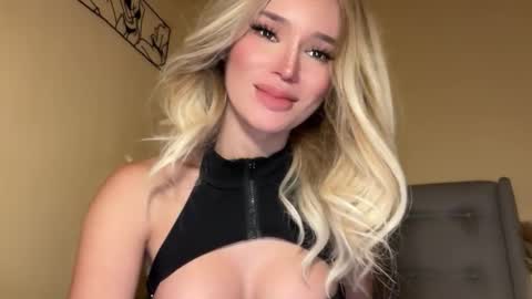 Snapshot of surprisecockmia chatting on 24, 11, 2025 Mia online show from 24, 11, 2025