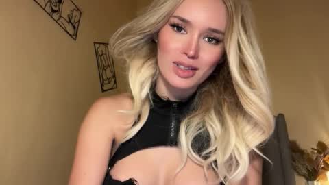 Snapshot of surprisecockmia chatting on 25, 11, 2025 Mia online show from 25, 11, 2025