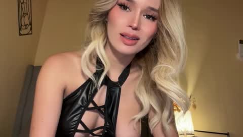 Snapshot of surprisecockmia chatting on 27, 11, 2025 Mia online show from 27, 11, 2025