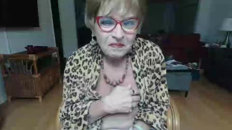Snapshot of susanandlisa chatting on 14, 12, 2025 sexualsusan online show from 14, 12, 2025