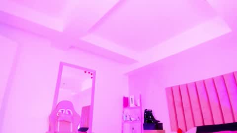 Sussan Nicole  online show from 20, 10, 2025