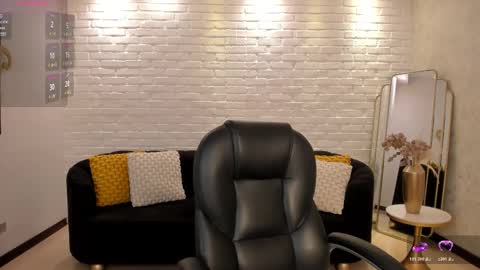 Snapshot of sussanelliot chatting on 19, 10, 2025 Sussan online show from 19, 10, 2025