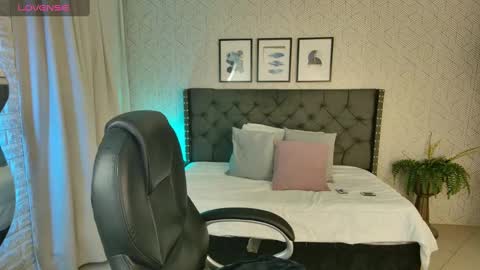   online show from 8, 12, 2024