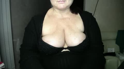 Curvy Charm online show from 3, 1, 2025