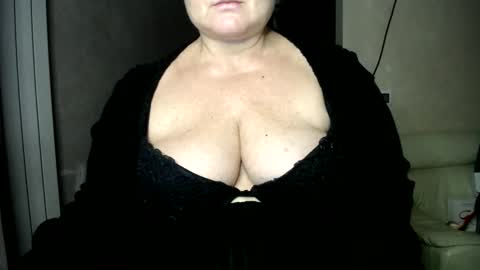 Curvy Charm online show from 6, 1, 2025