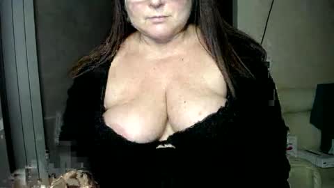 Curvy Charm online show from 15, 1, 2025