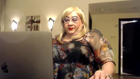 Snapshot of suzannebanci chatting on 10, 1, 2025 My name is Sissy or more fully Suzanna Aprilia Maria Mariquita Catarina Chinita Banci. Soy una puta - que chimba ladybug online show from 10, 1, 2025