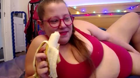 Snapshot of suziestardust chatting on 10, 2, 2026 suzie stardust online show from 10, 2, 2026