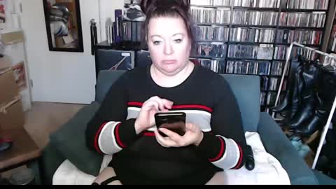 Sweater Queen online show from 21, 1, 2025