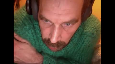 Snapshot of sweaterboy666 chatting on 31, 1, 2025 sweaterboy666 online show from 31, 1, 2025